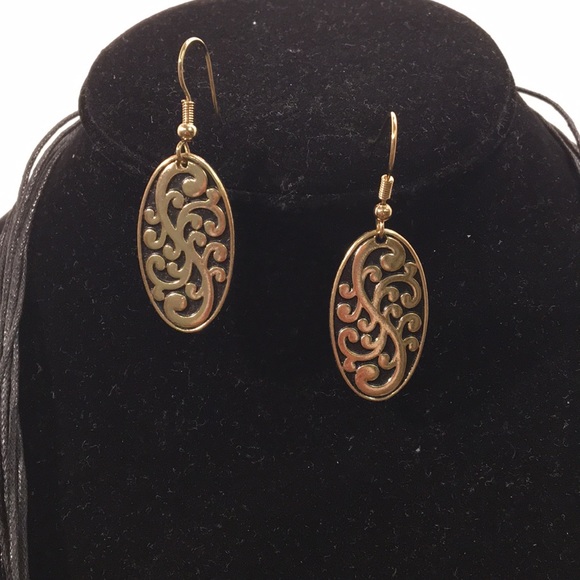 Black & Gold Statement Necklace & Earring Set - Picture 6 of 9